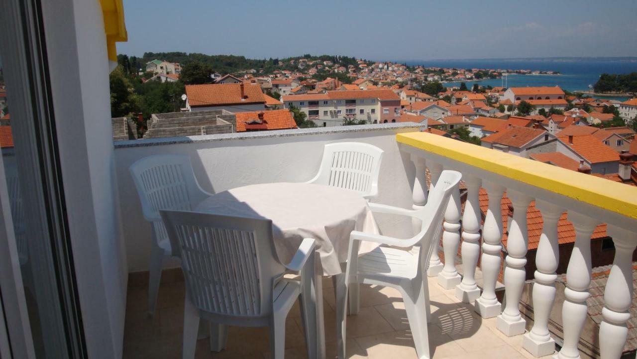 Apartments Dorkin Преко Екстериор снимка