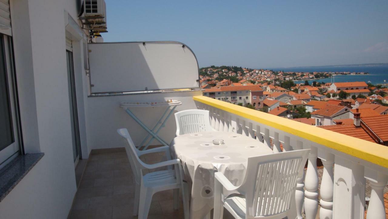 Apartments Dorkin Преко Екстериор снимка