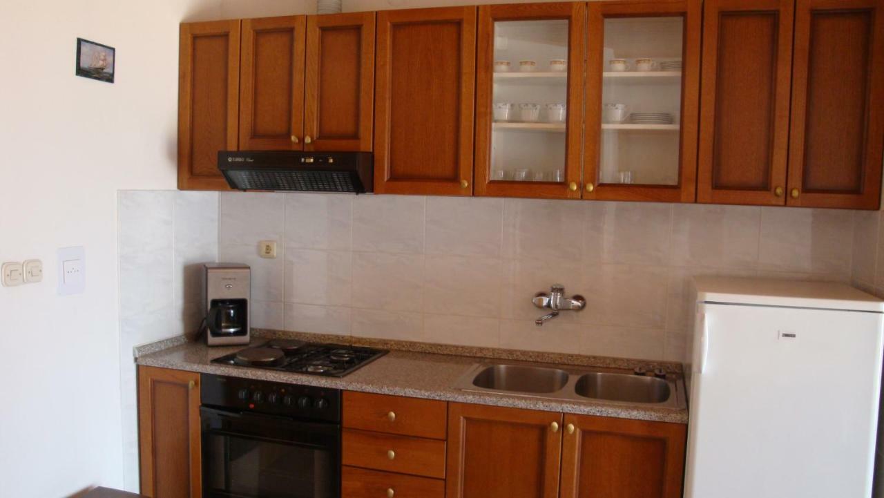 Apartments Dorkin Преко Екстериор снимка